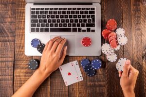Kampf gegen illegale Online-Casinos: Österreichische Spielerin klagt Bank an